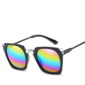 2019 lunettes de soleil en gros bon marché promotionnelles en plastique colorées